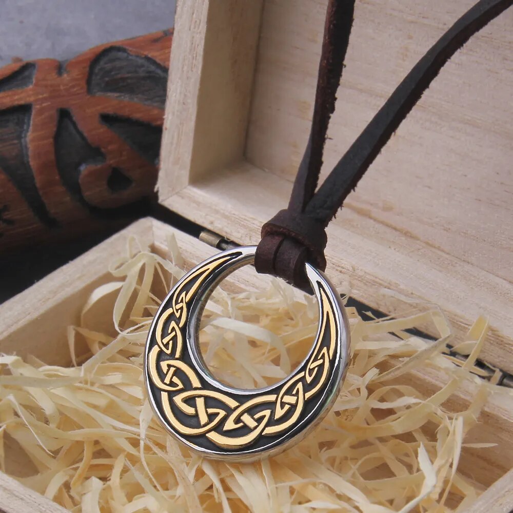 Celtic Knot Pendant – Round Necklace with Leather Cord